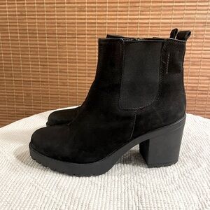 Vagabond Chelsea Grace Suede Chunky Heel Black Booties $50